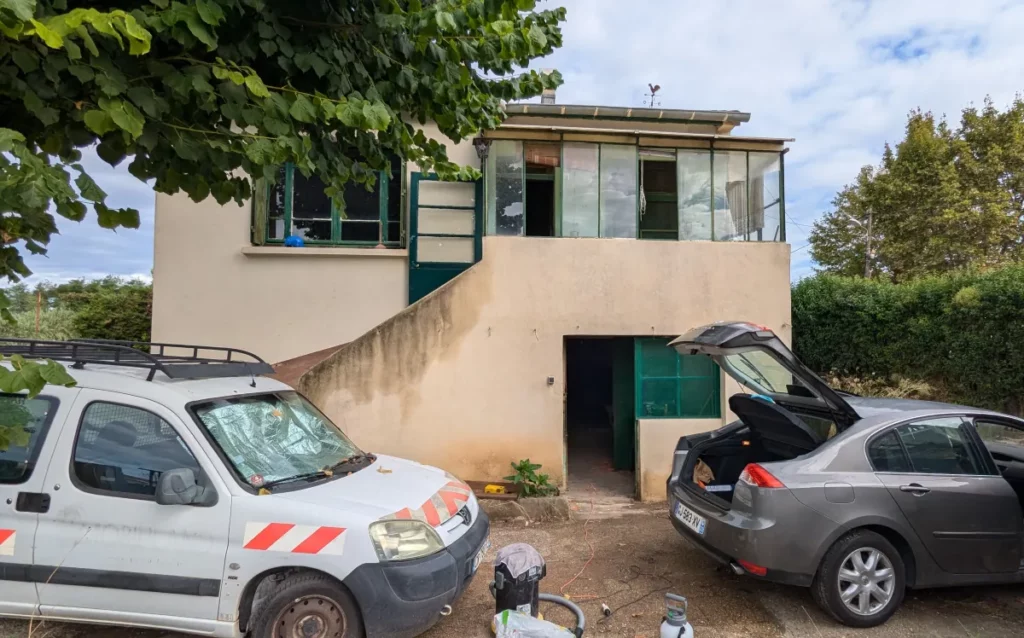 Vue extérieure d'une maison avant extension à Lunel