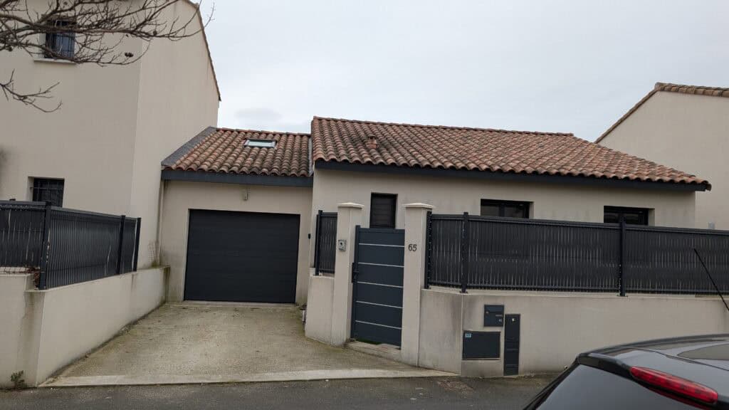 Le garage existant avant surélévation à Lunel-Viel