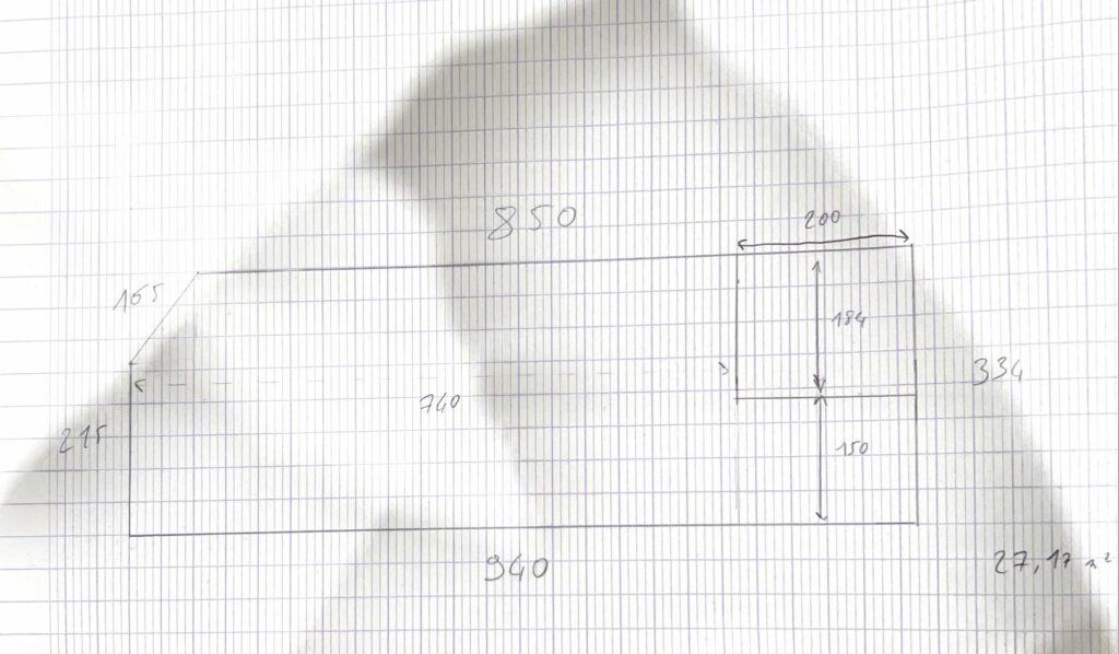 Plan fait main du client sur papier quadrillé pour son projet de surélévation